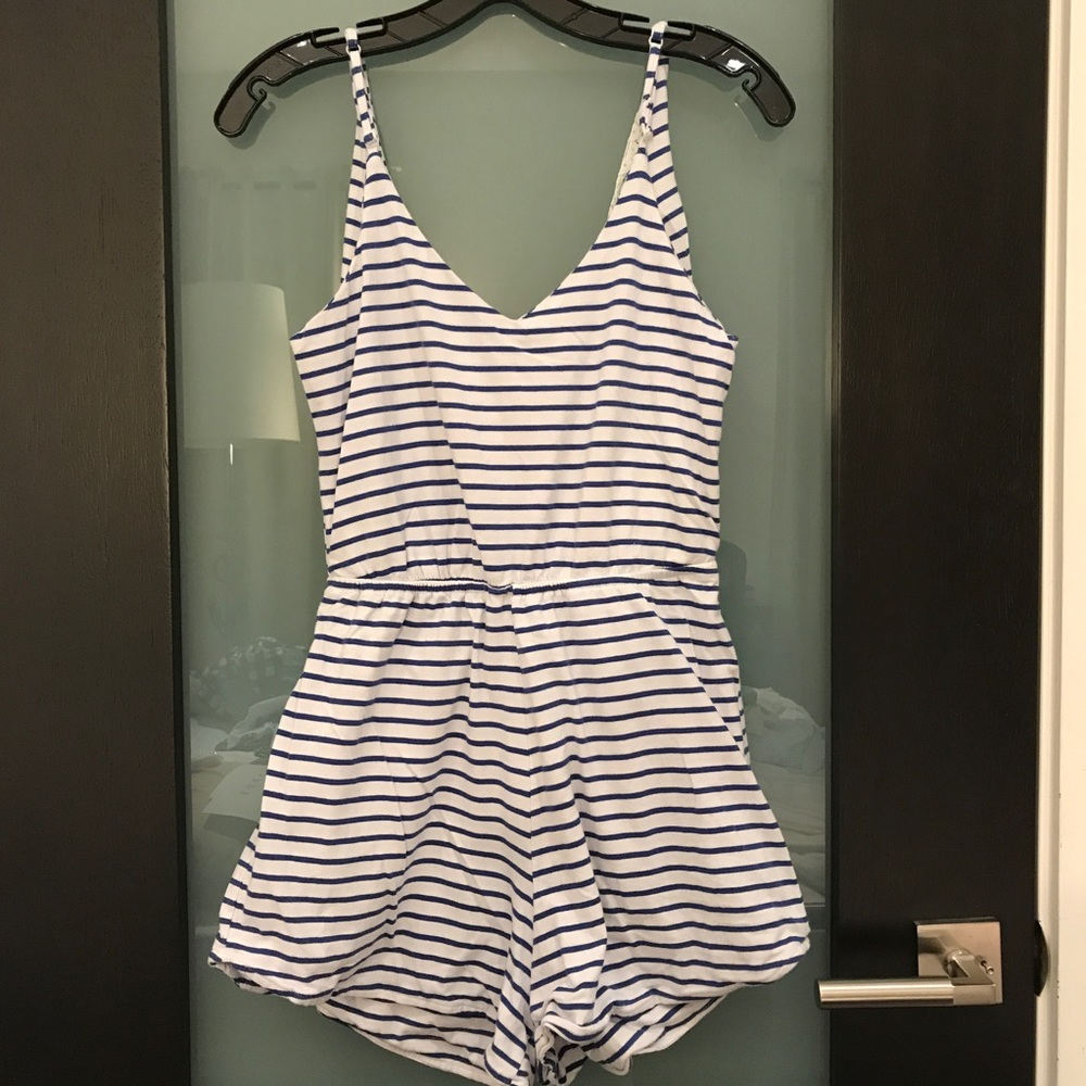 Backless Romper - Picture 2 of 4